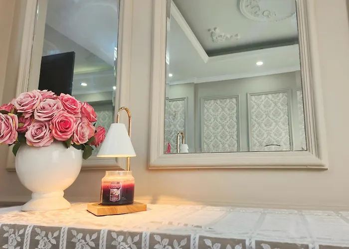 Lushstay Lavish - Hanoi Train Station